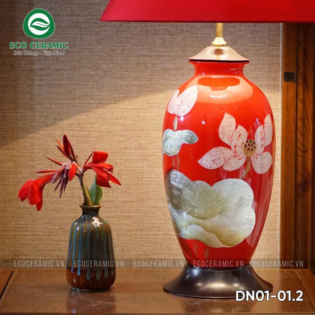 Đèn ngủ để bàn gốm sứ sơn mài hoa Sen 12 Đèn ngủ để bàn gốm sứ sơn mài hoa Sen đỏ