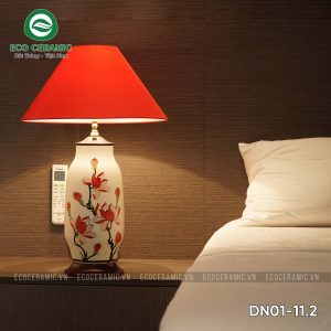 Đèn ngủ để bàn gốm sứ cao cấp Hồng Liên Thanh Tịnh dáng cao 1 Đèn ngủ để bàn gốm sứ cao cấp hồng liên thanh tịnh dáng cao