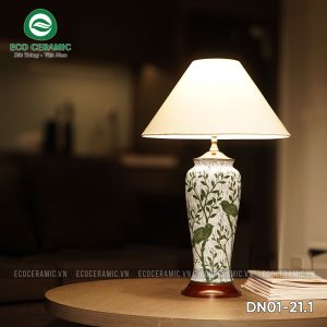 Đèn ngủ để bàn gốm sứ cao cấp Uyên Uơng khắc họa