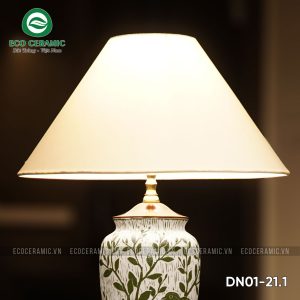Đèn ngủ để bàn gốm sứ cao cấp Uyên Uơng khắc họa