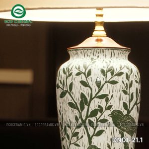 Đèn ngủ để bàn gốm sứ cao cấp Uyên Uơng khắc họa
