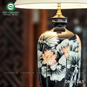 Đèn ngủ để bàn gốm sứ cao cấp Hồng Liên Hắc Họa 3 Đèn ngủ để bàn gốm sứ cao cấp Hồng Liên Hắc Họa