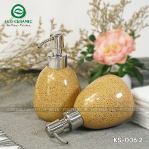 chai dung dau goi sua tam su dang bau thap men cat vang