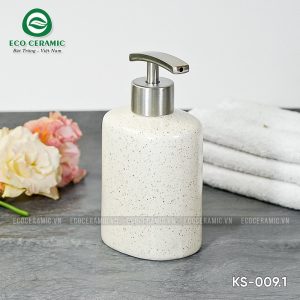 chai dung dau goi sua tam su dang oval men cat trang