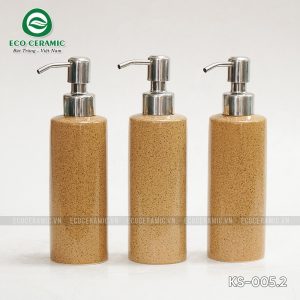 Chai đựng dầu gội sữa tắm sứ dáng trụ 2 chai dung dau goi sua tam su dang tru men cat vang