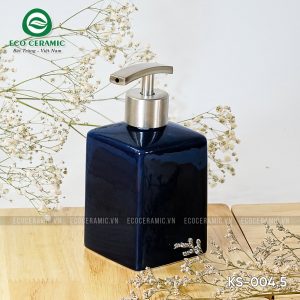 chai dung dau goi sua tam su dang vuong men xanh lam