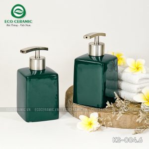 chai dung dau goi sua tam su dang vuong men xanh luc